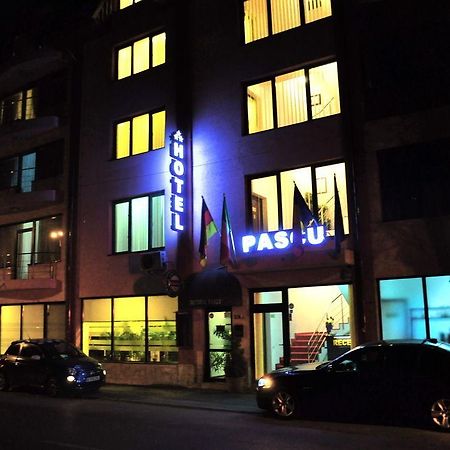 Hotel Pascu บูคาเรสต์ ภายนอก รูปภาพ