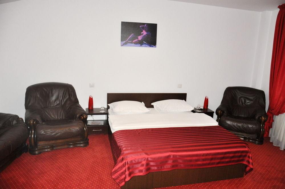 Hotel Pascu บูคาเรสต์ ภายนอก รูปภาพ
